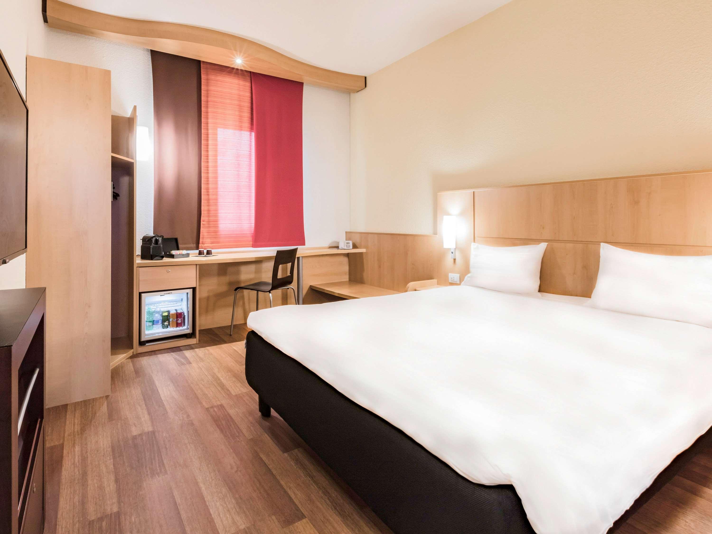 Hotel Ibis Milano Malpensa Cardano Al Campo Exterior photo