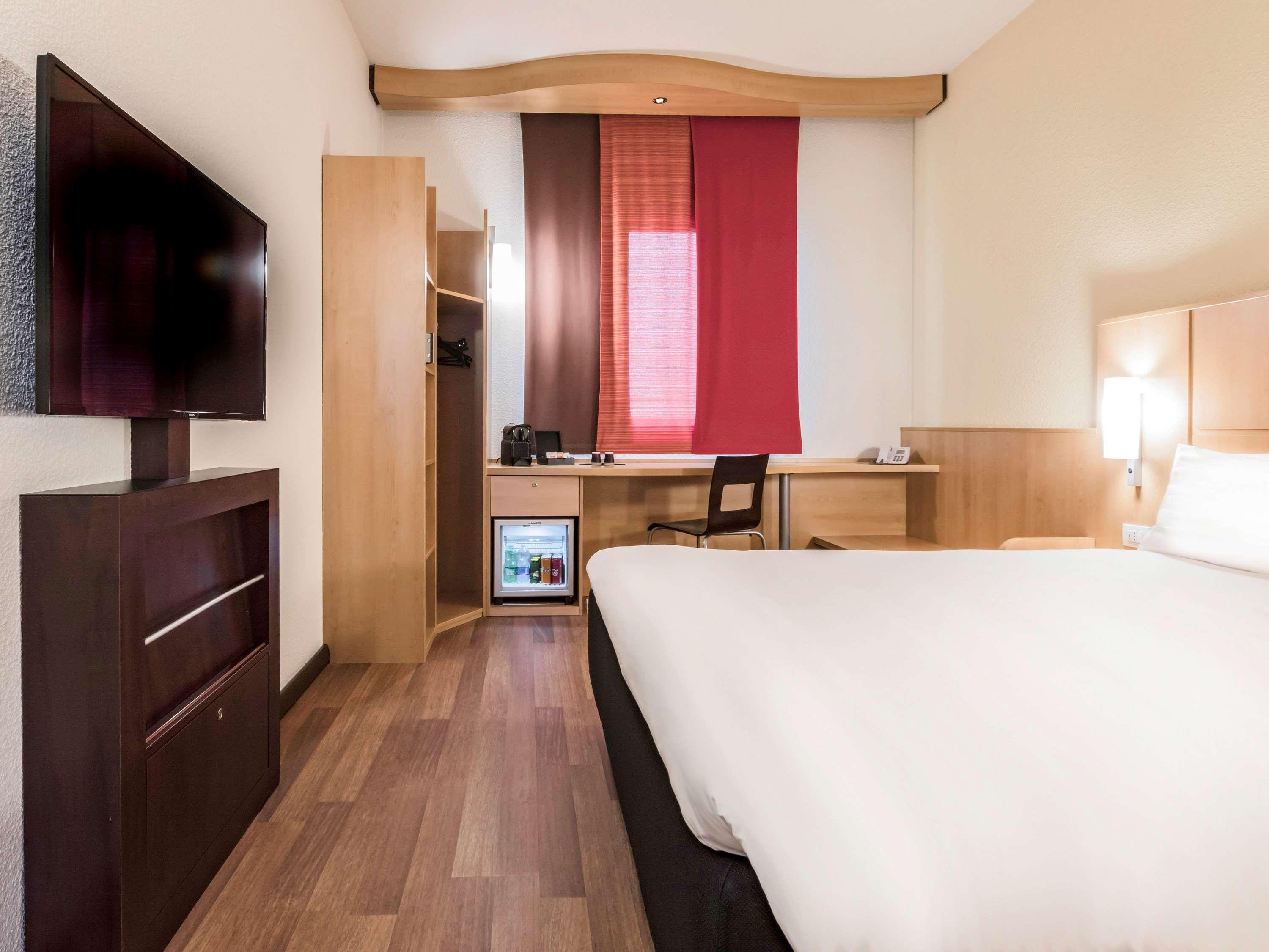 Hotel Ibis Milano Malpensa Cardano Al Campo Exterior photo