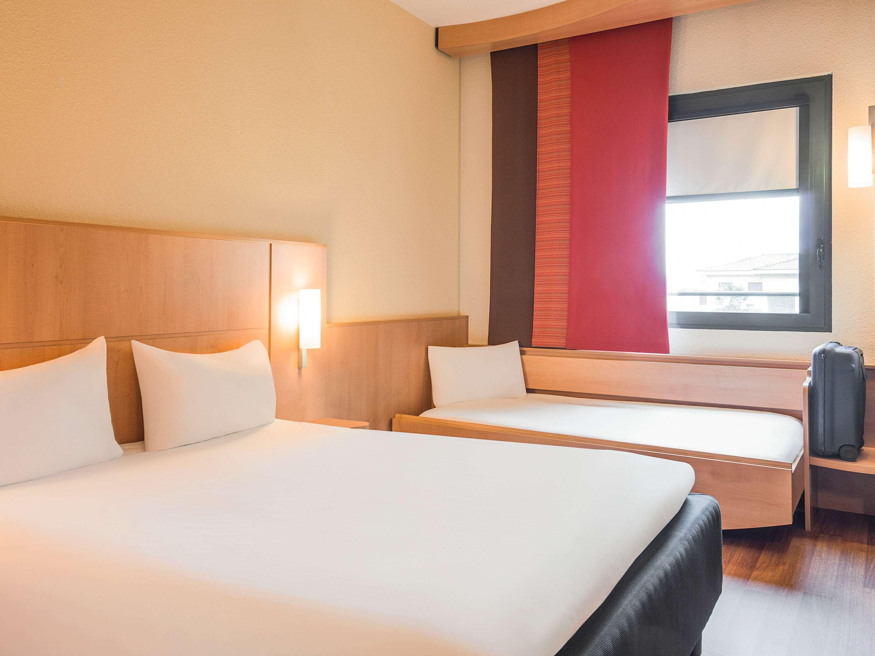 Hotel Ibis Milano Malpensa Cardano Al Campo Exterior photo