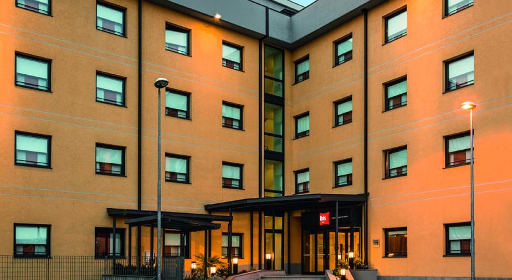 Hotel Ibis Milano Malpensa Cardano Al Campo Exterior photo