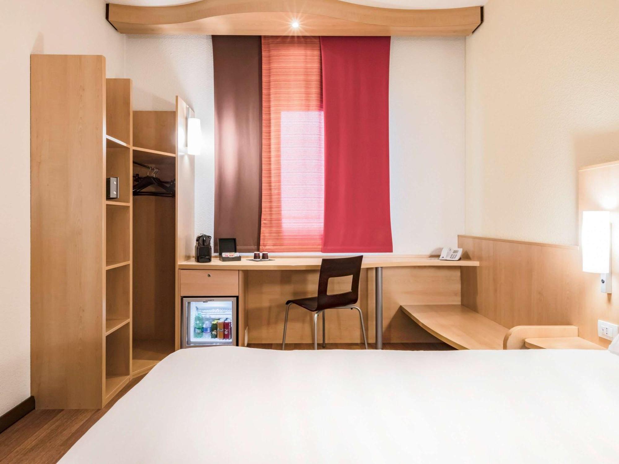 Hotel Ibis Milano Malpensa Cardano Al Campo Exterior photo