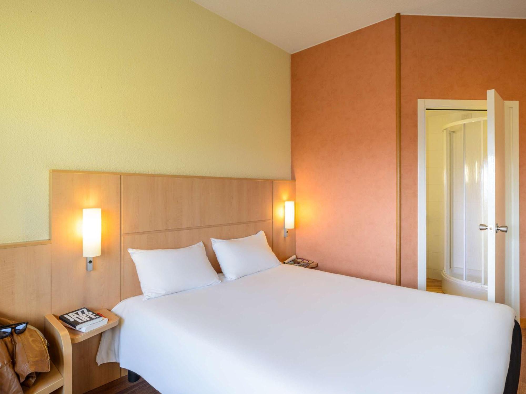Hotel Ibis Milano Malpensa Cardano Al Campo Exterior photo