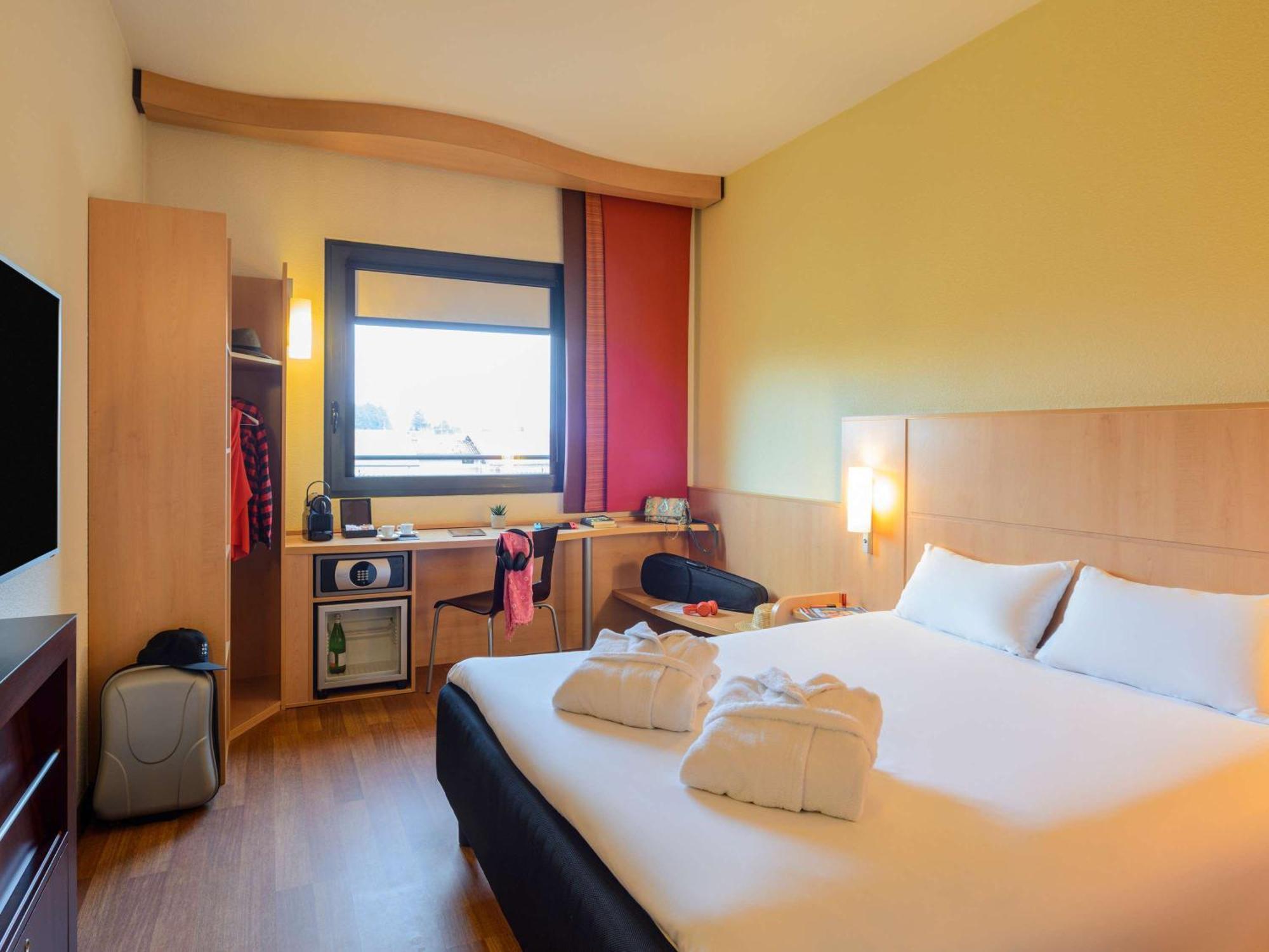 Hotel Ibis Milano Malpensa Cardano Al Campo Exterior photo