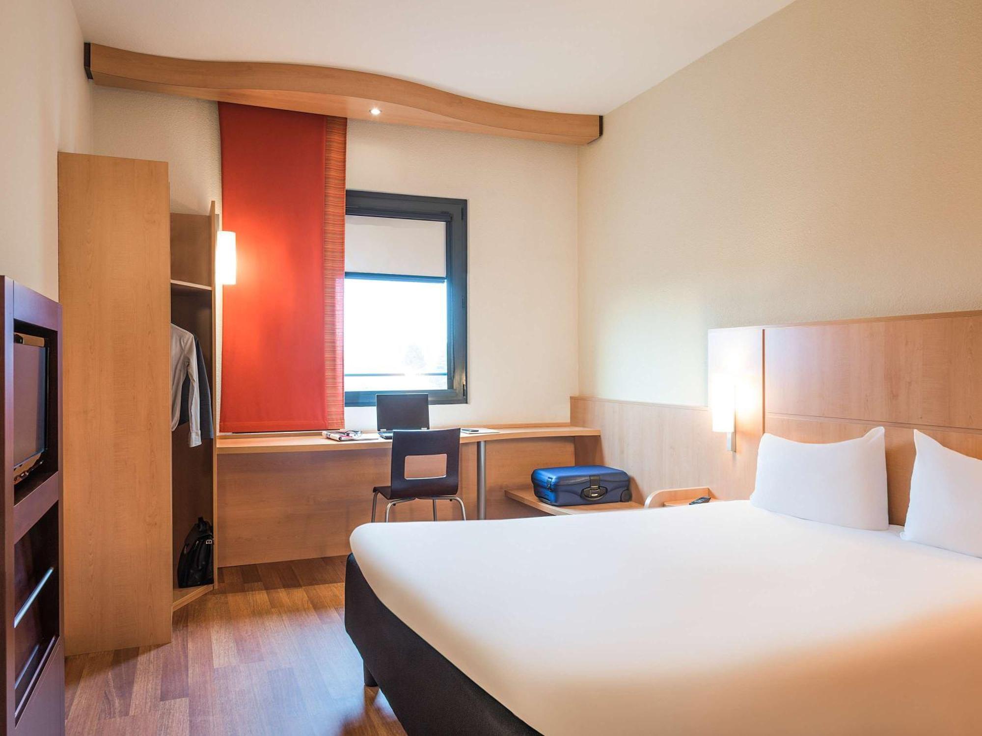 Hotel Ibis Milano Malpensa Cardano Al Campo Exterior photo