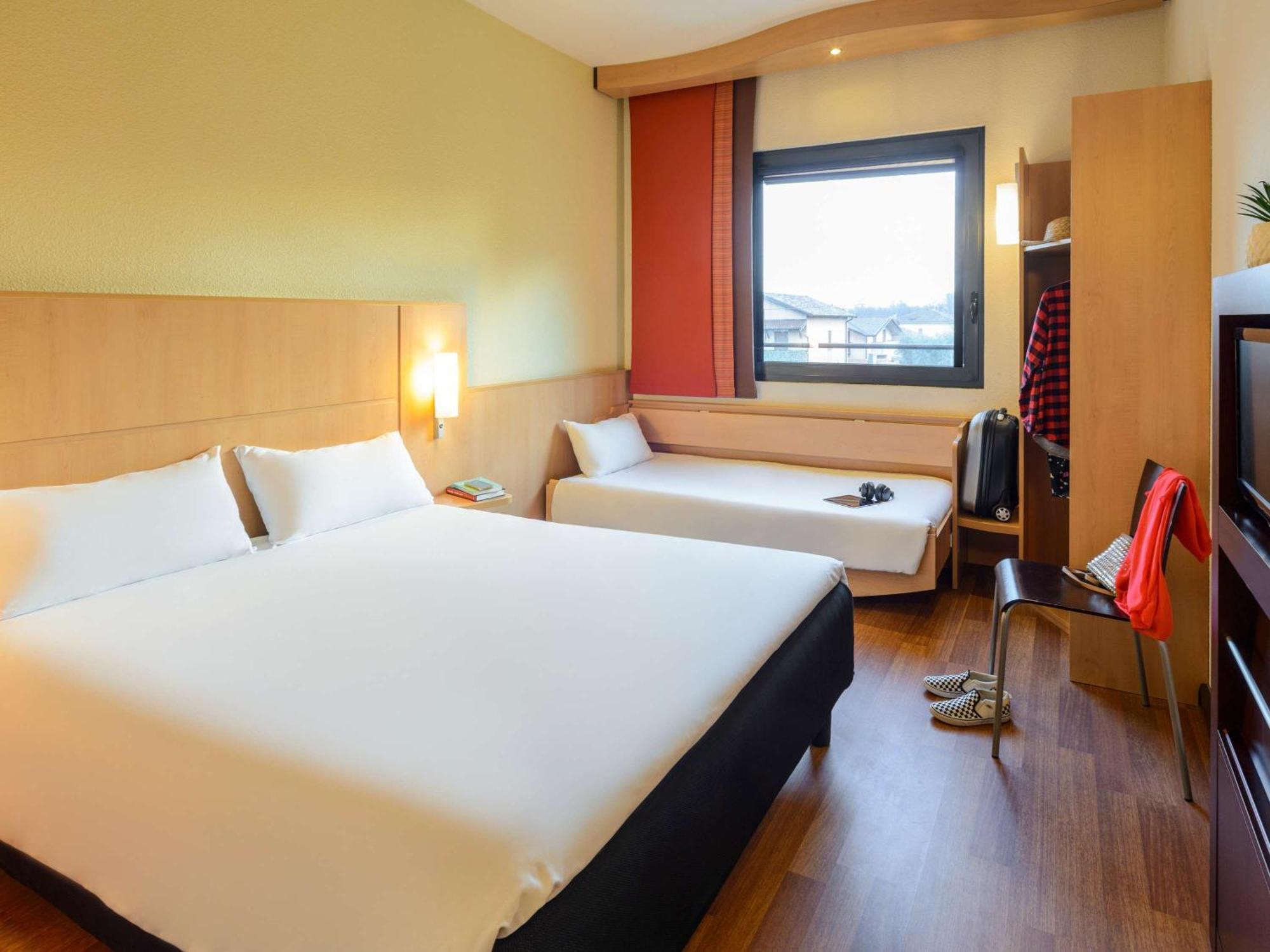 Hotel Ibis Milano Malpensa Cardano Al Campo Exterior photo