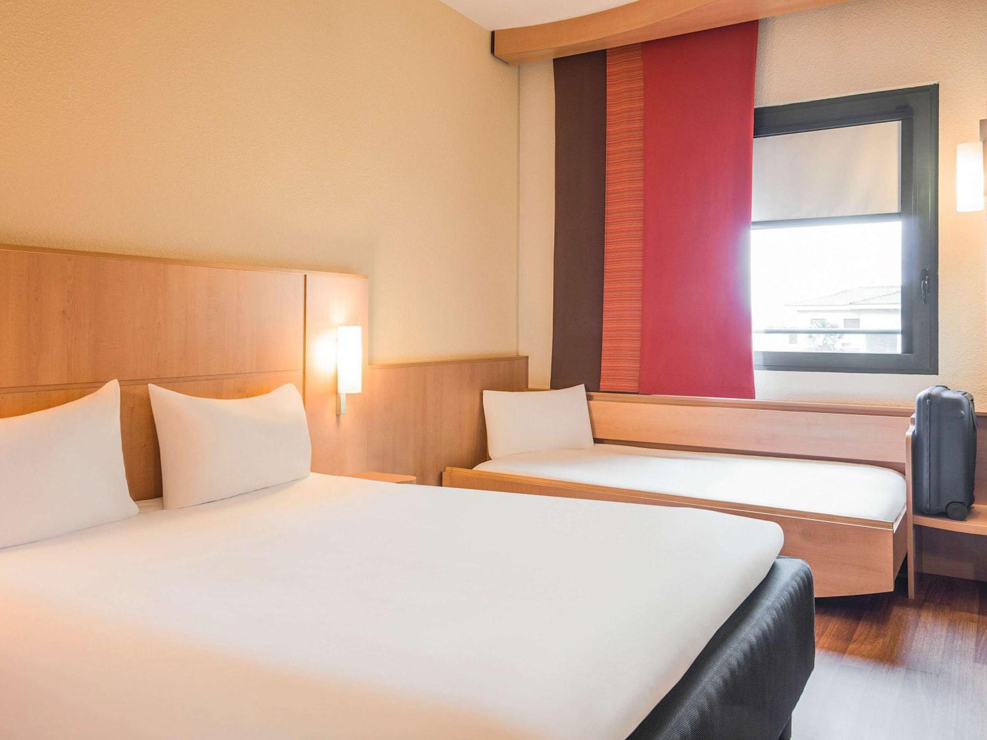 Hotel Ibis Milano Malpensa Cardano Al Campo Exterior photo