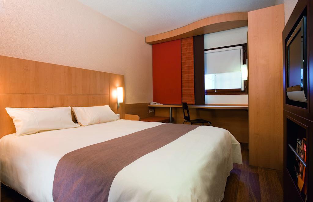 Hotel Ibis Milano Malpensa Cardano Al Campo Room photo