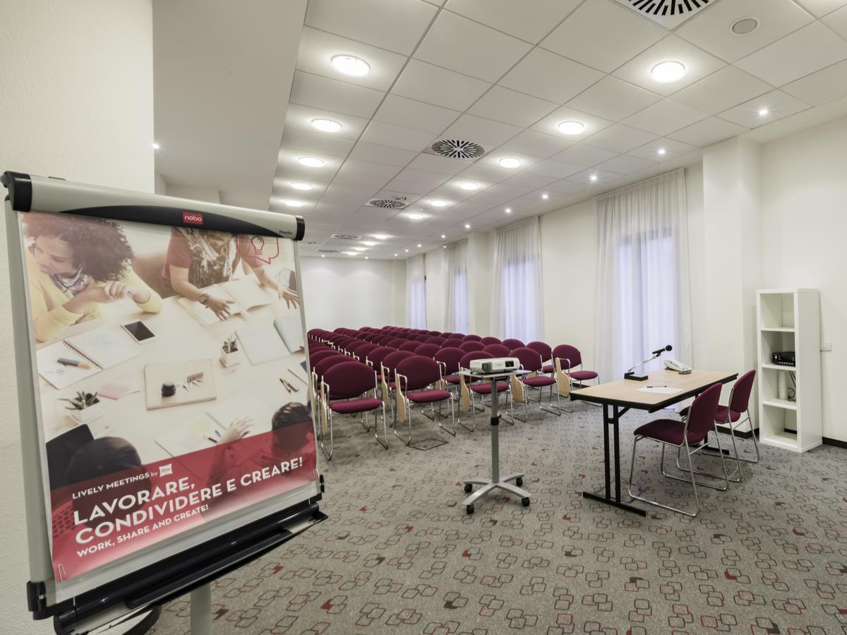 Hotel Ibis Milano Malpensa Cardano Al Campo Exterior photo